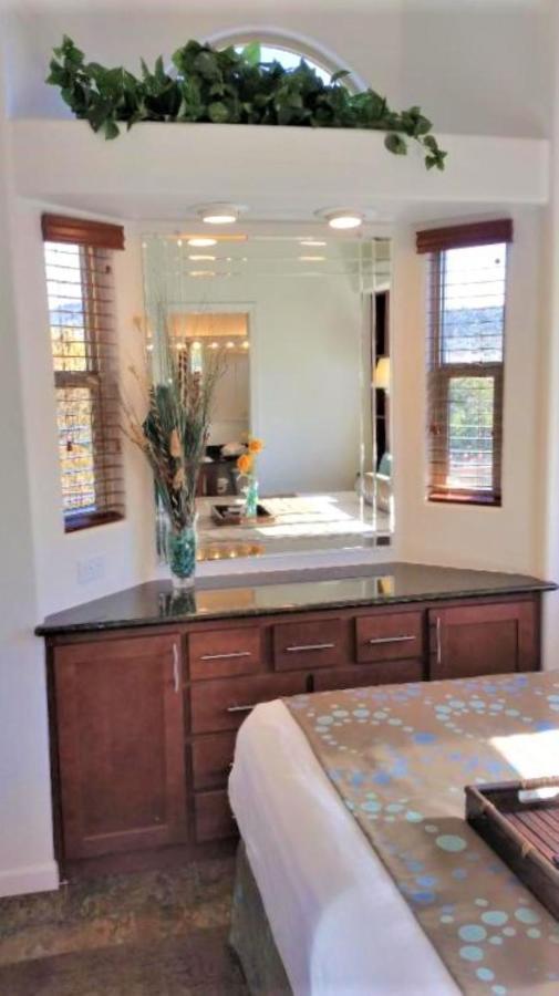Sedona Pines Resort Ngoại thất bức ảnh A vanity in a bathroom
