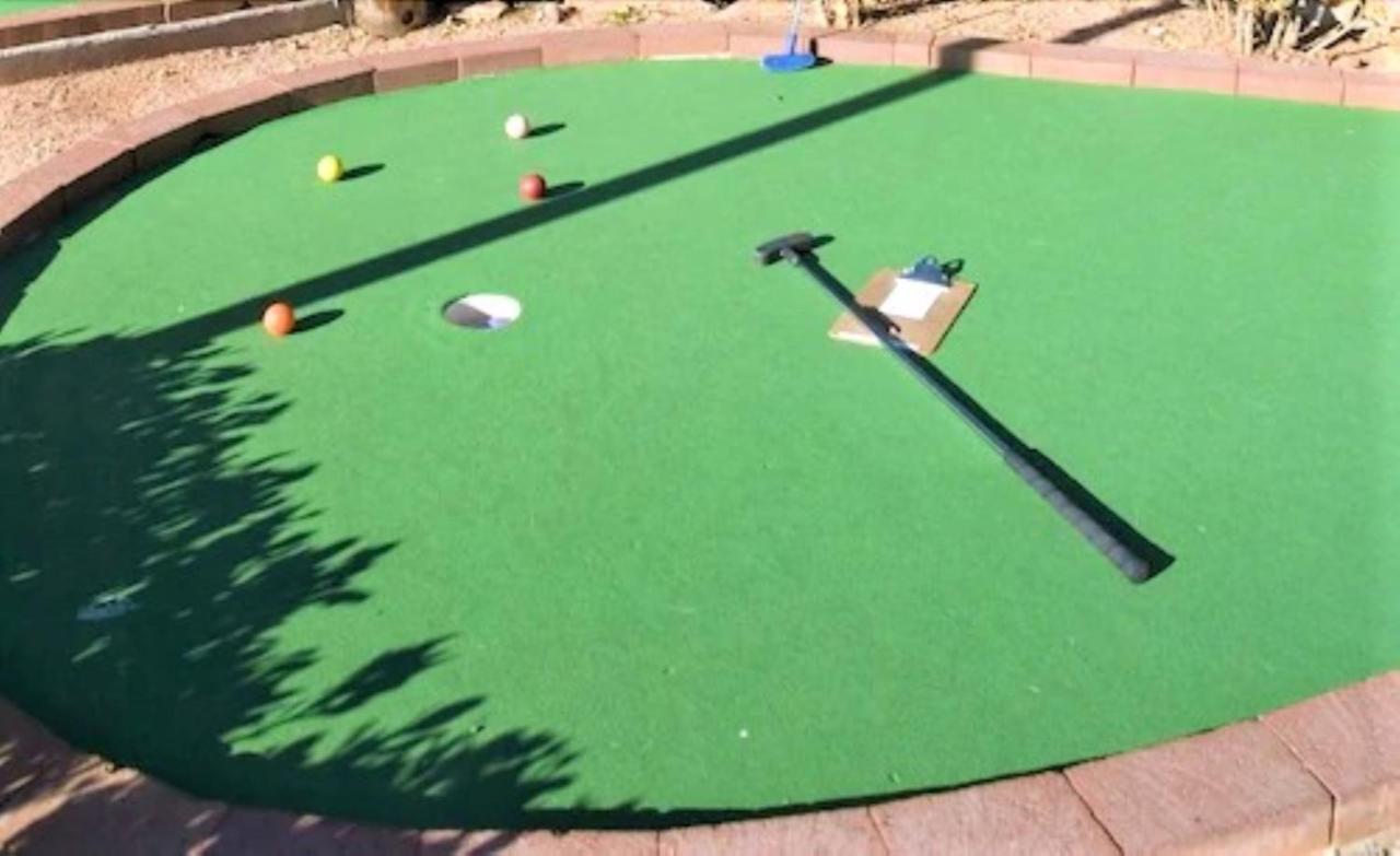 Sedona Pines Resort Ngoại thất bức ảnh A putting green